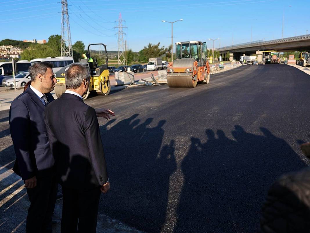 13 istasyonlu metrobüs hattında durak montajları başladı! Sakarya yollarının metrobüsle buluşmasına geri sayım 4